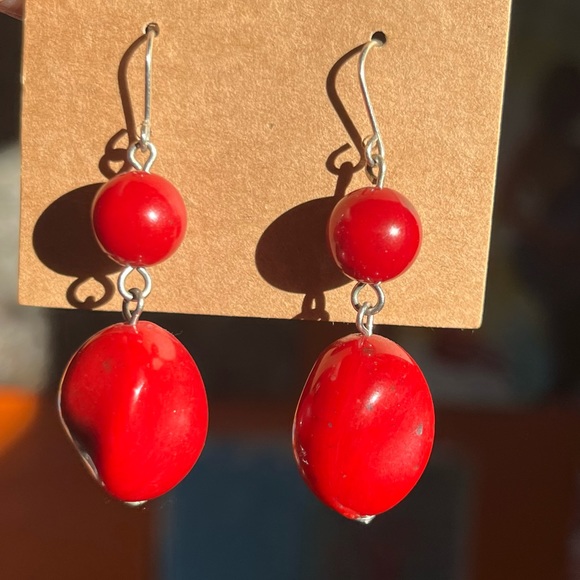 Red beaded drop earrings - Picture 2 of 3